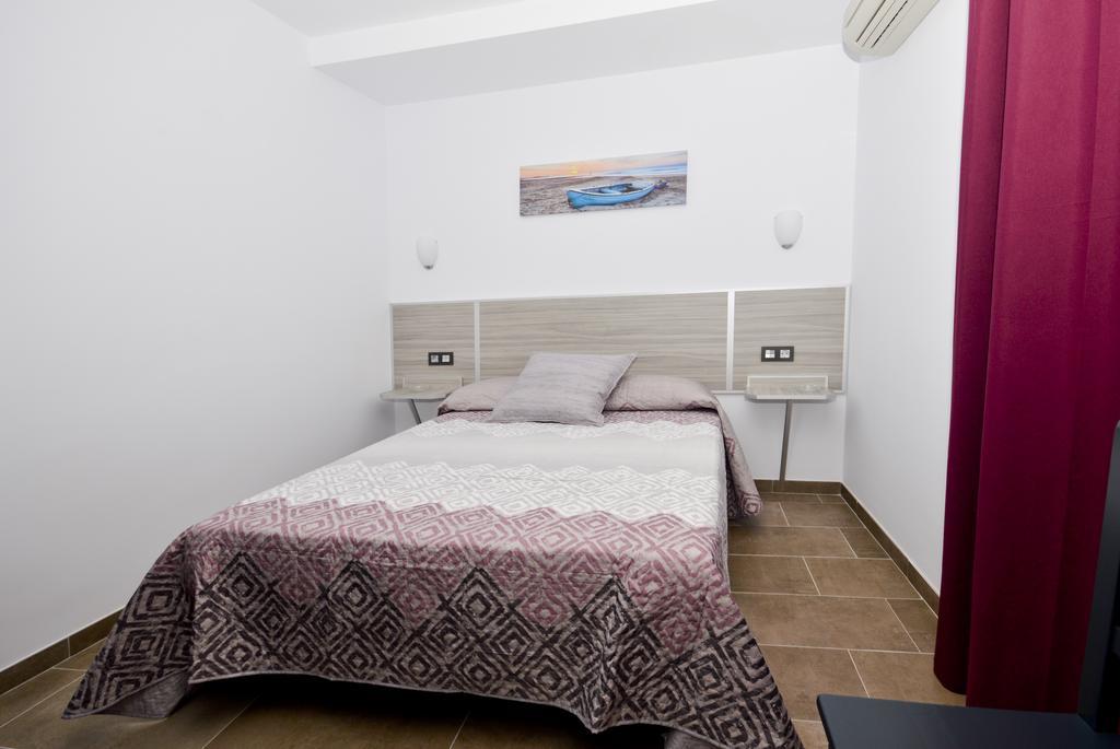 Hostal Maria Jose Conil De La Frontera Zewnętrze zdjęcie